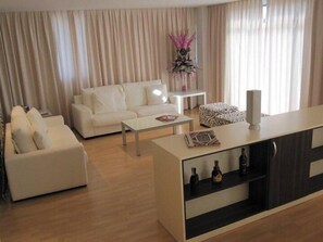 スイート | リビングルーム | テレビ