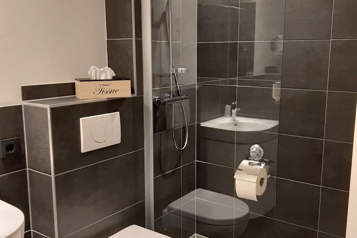 comfort single room, 1 double bed | 1 bedroom, hypo-allergenic bedding, in-room safe, desk