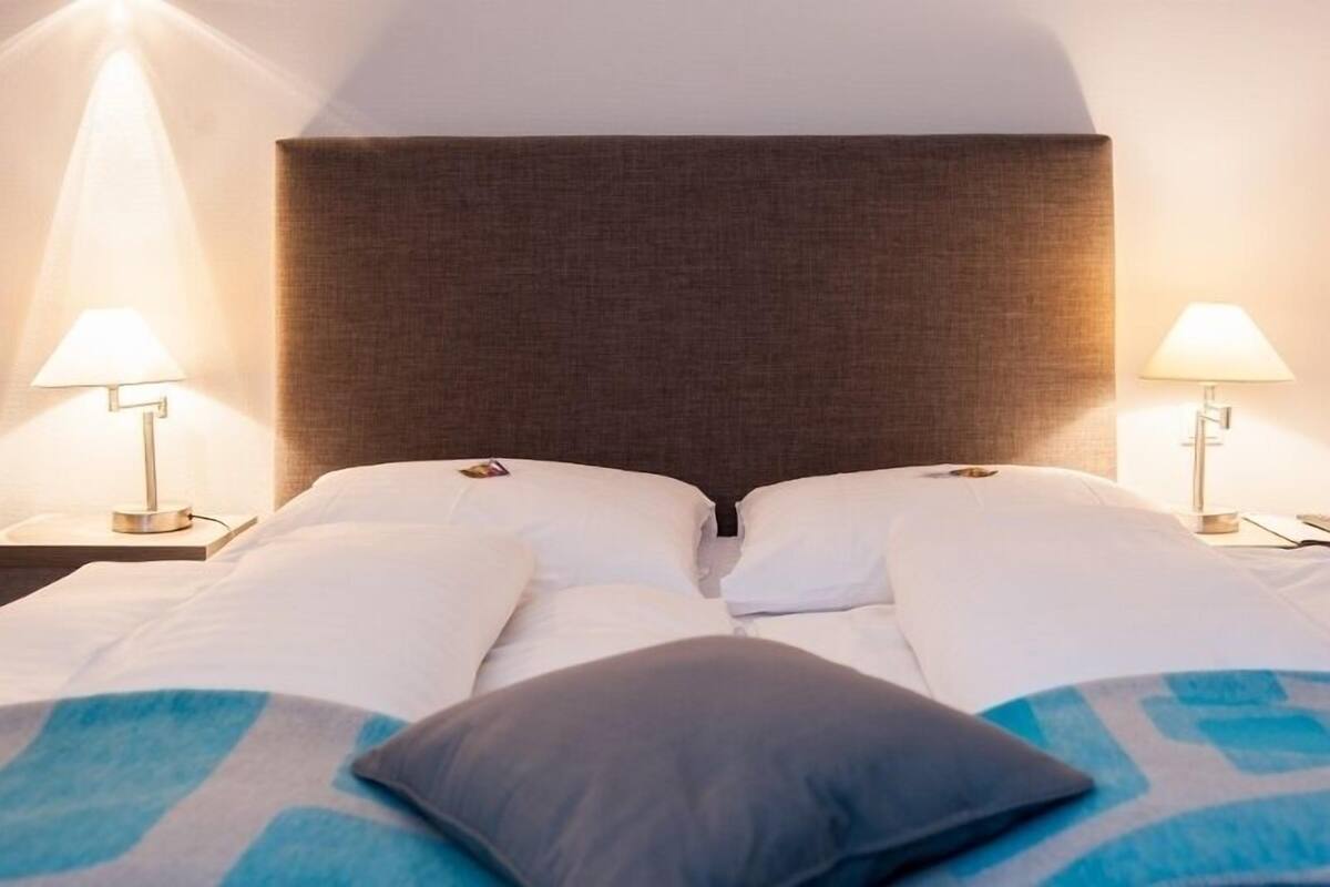 1 bedroom, hypo-allergenic bedding, in-room safe, desk