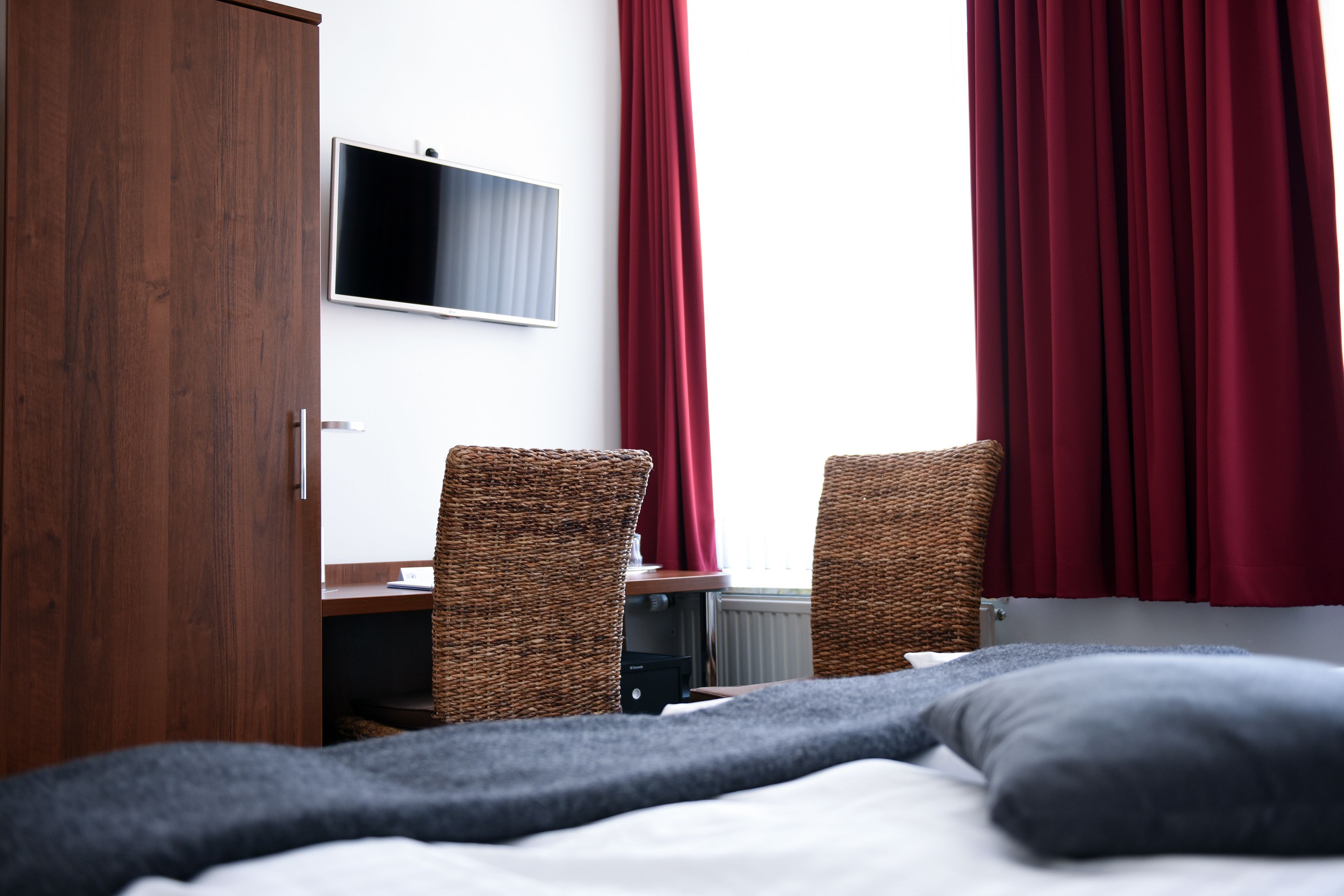 standard double room | 1 bedroom, hypo-allergenic bedding, in-room safe, desk