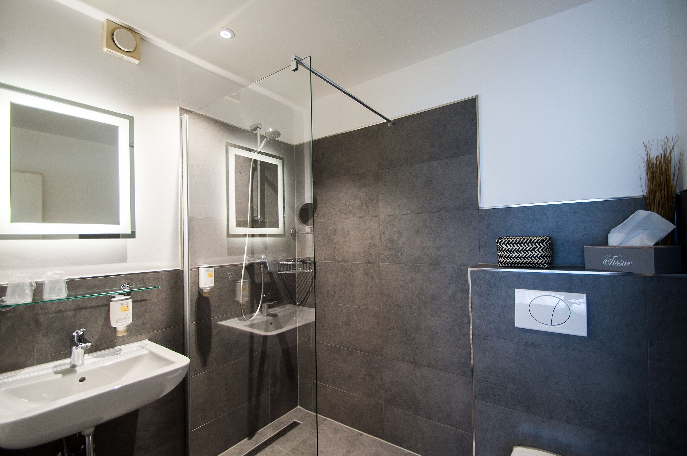comfort double room | bathroom | shower, free toiletries, hair dryer, towels