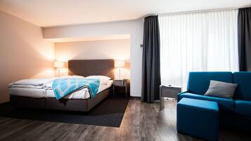 Hypo-allergenic bedding, in-room safe, desk, soundproofing