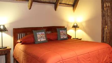 Desk, free cots/infant beds, bed sheets