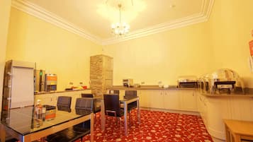 Petit déjeuner anglais (7 GBP par personne)