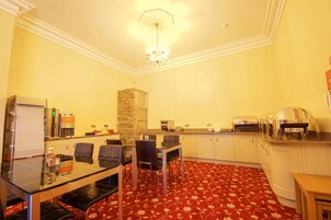 Desayuno inglés diario (GBP 7 por persona)