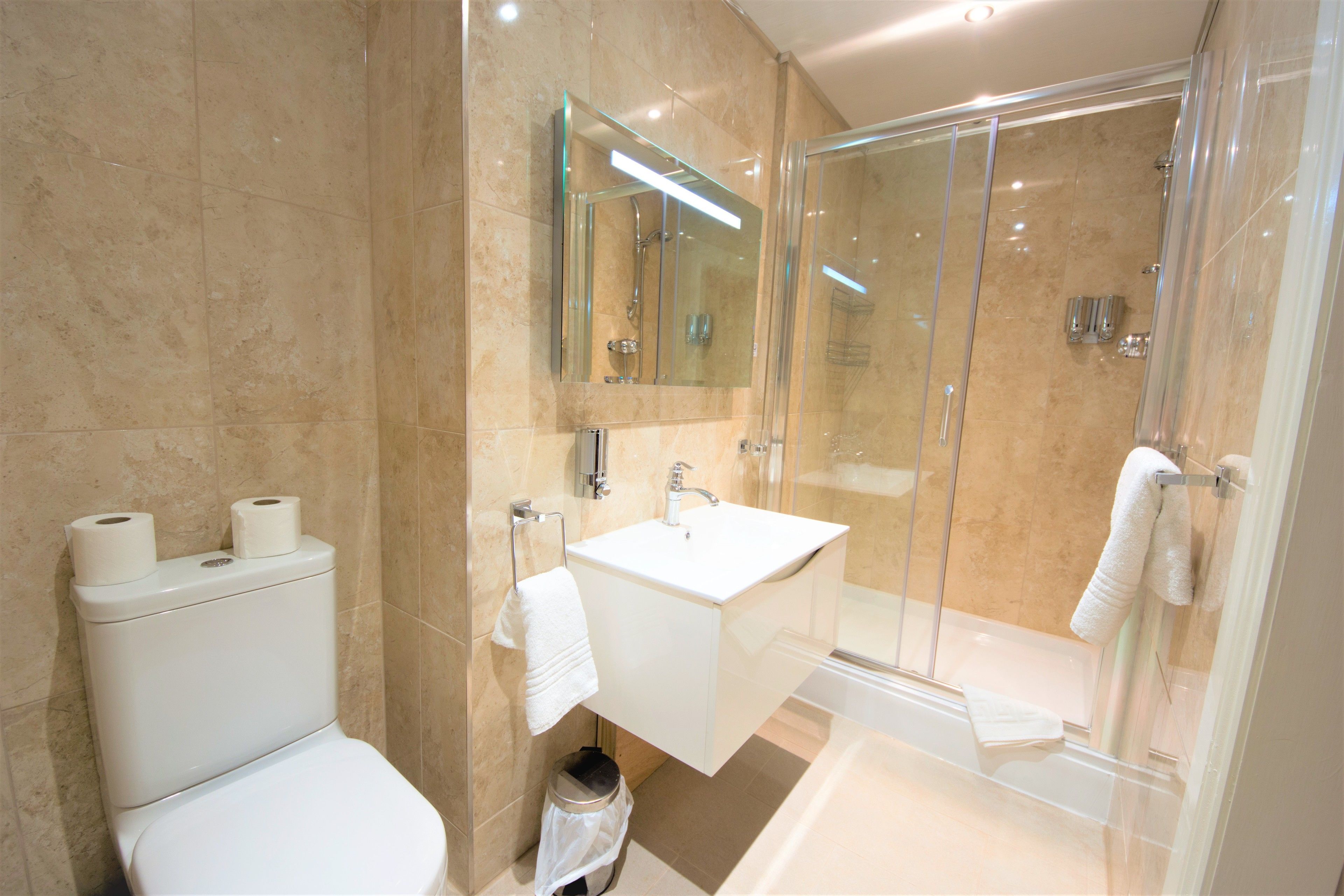 Standard Room, 2 Single Beds | Bathroom | Hair dryer, towels