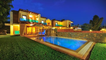 Villa (Alia) | Front of property – evening/night