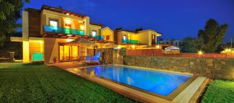 Horizon Line Villas