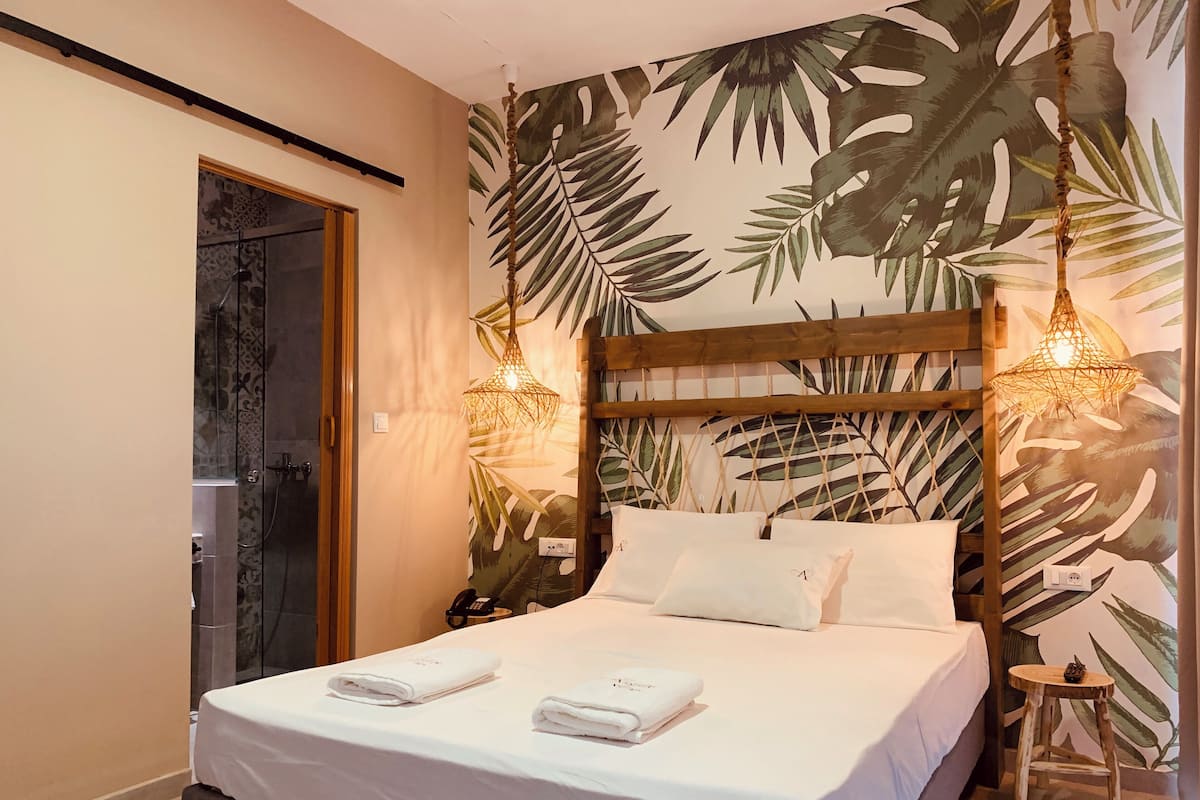 Soundproofing, free cots/infant beds, free WiFi