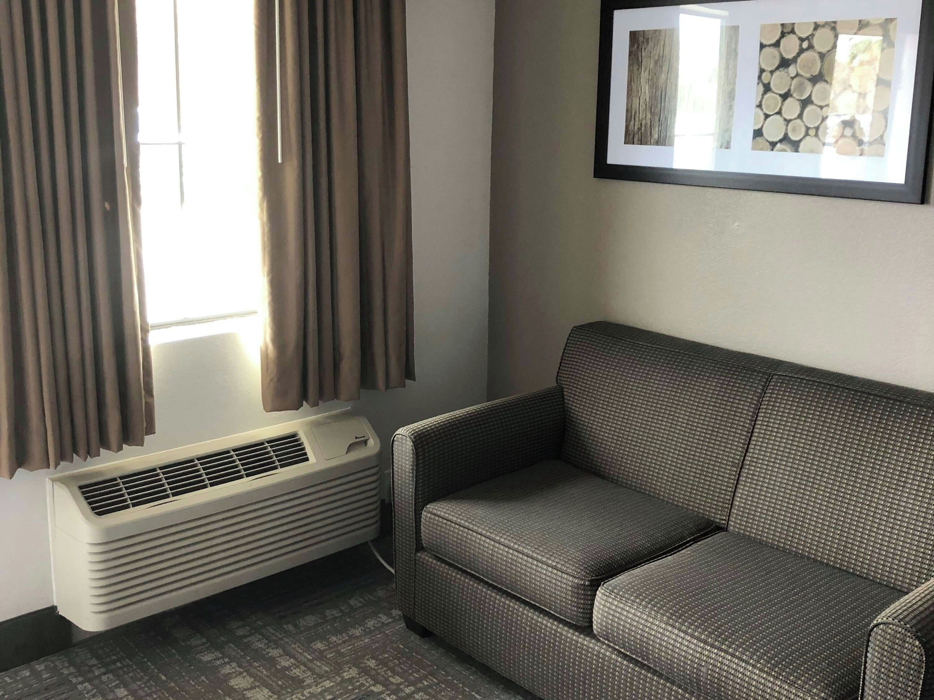Executive Inn & Suites Joaquin — photo 10