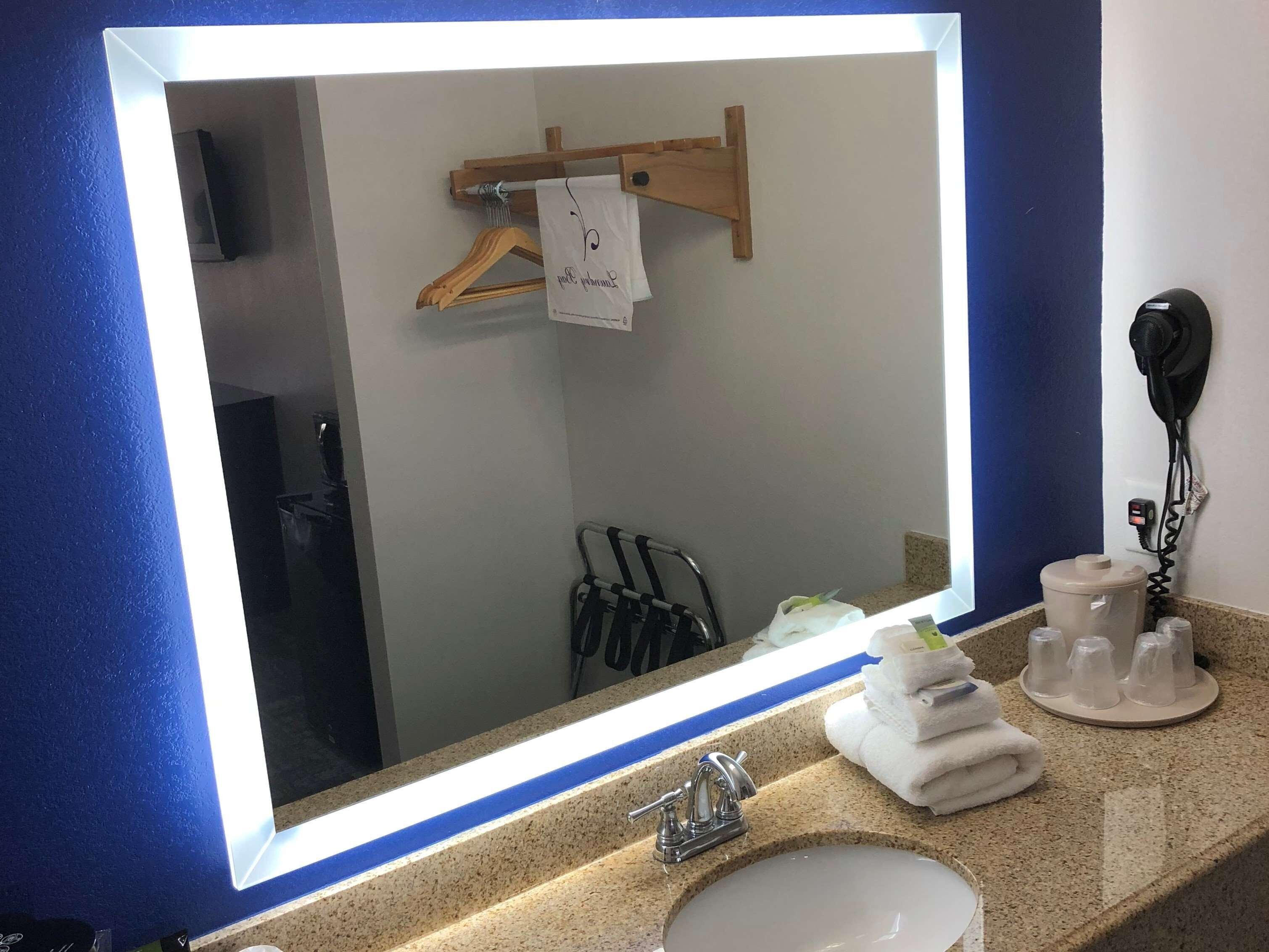 combined shower/bathtub, free toiletries, hair dryer, towels