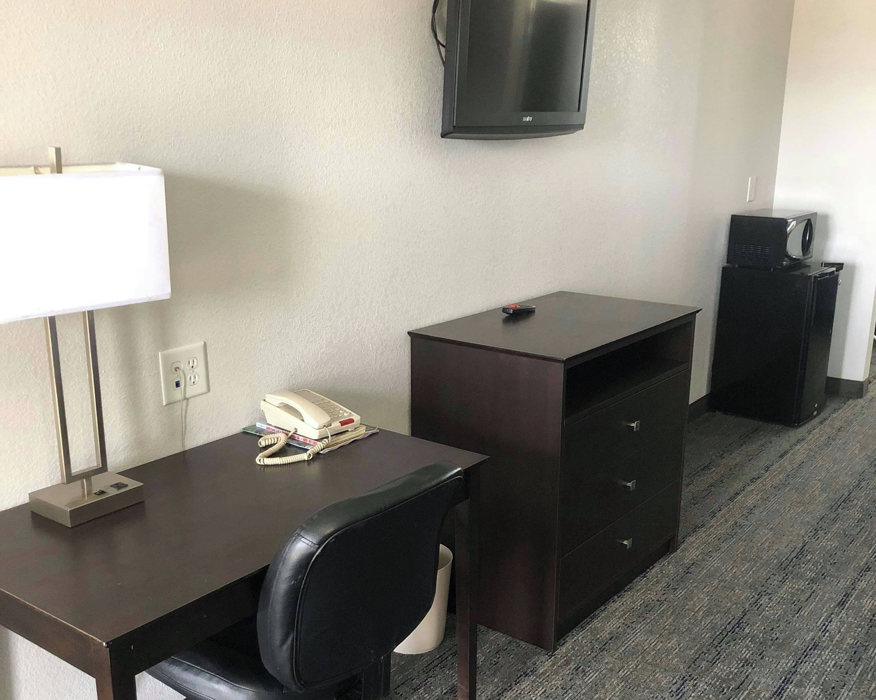 Executive Inn & Suites Joaquin — photo 4
