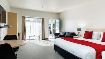 Standard Studio | Living area | 43-inch Smart TV with digital channels, TV