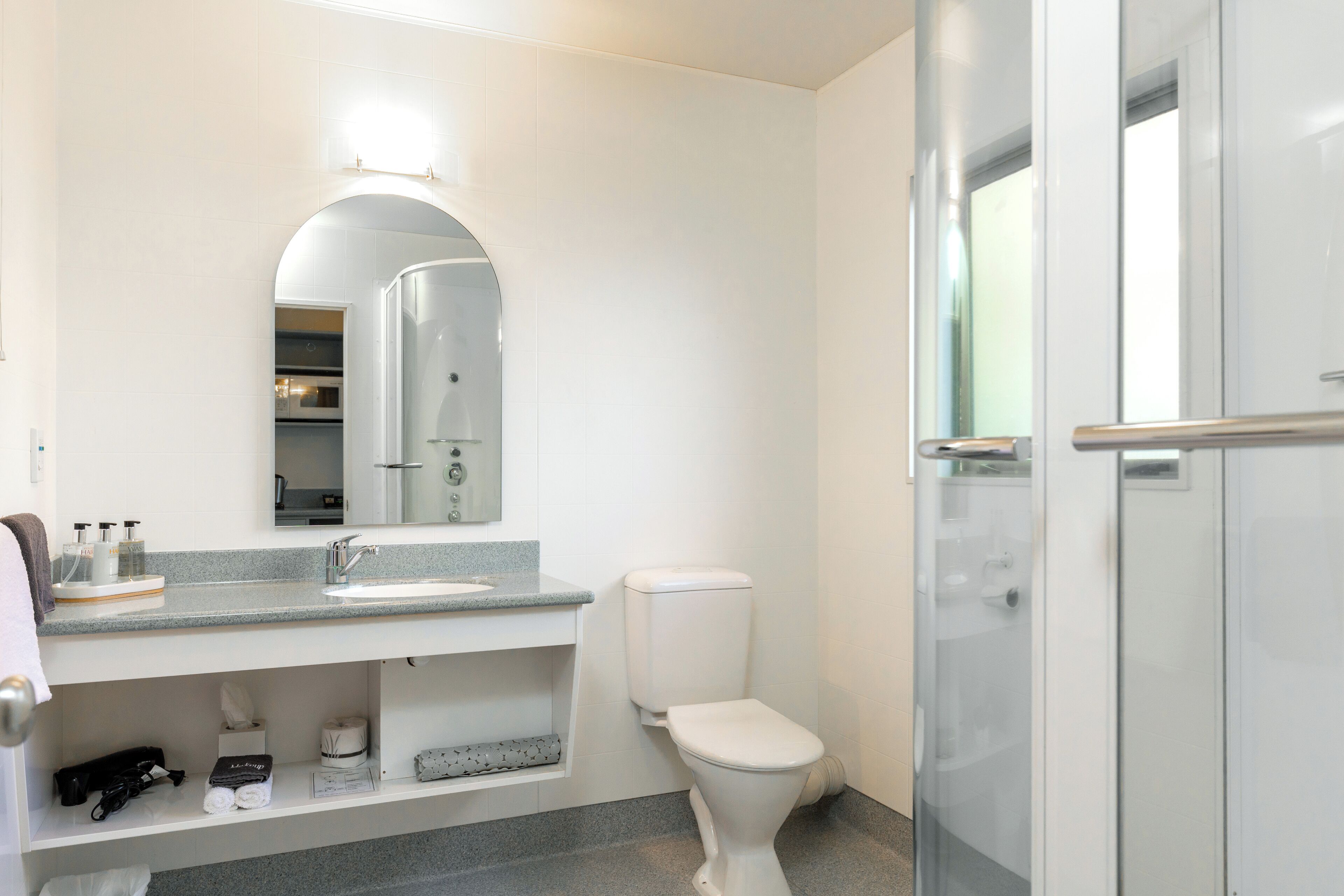 Executive Studio | Bathroom