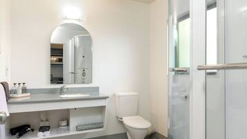 Executive Studio | Bathroom