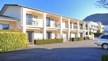 อาหารเช้าแบบคอนติเนนทัลทุกวัน (คิดค่าบริการ)