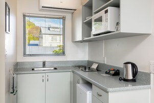 Executive Studio | Private kitchen | Fridge, microwave, coffee/tea maker, electric kettle
