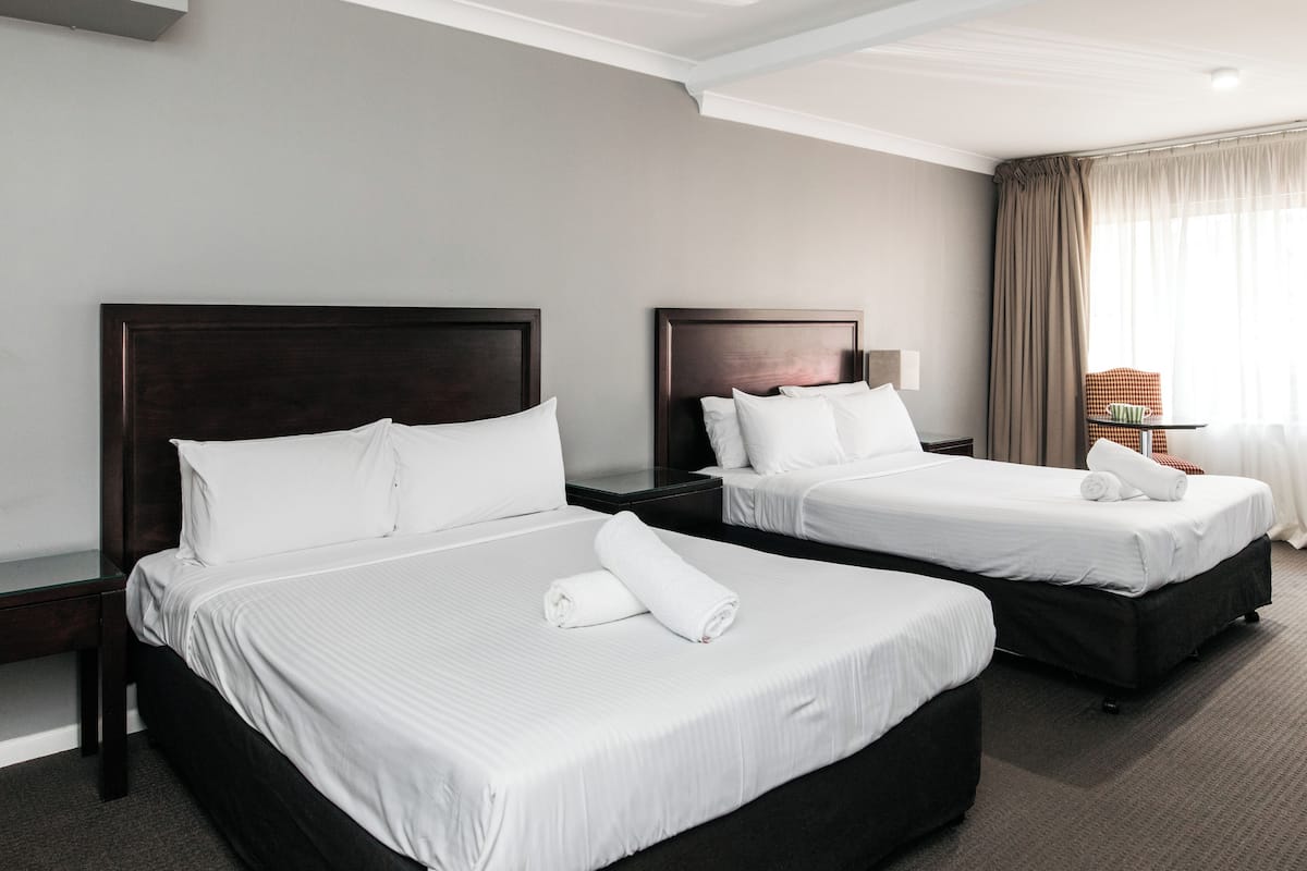 Twin Room | Desk, iron/ironing board, free WiFi, bed sheets