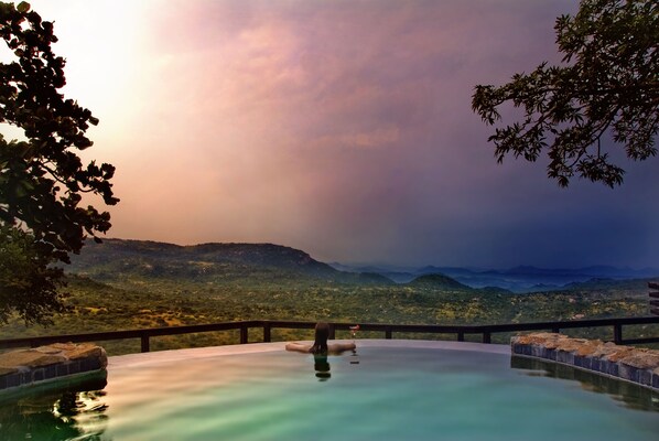 2 outdoor pools, pool umbrellas, pool loungers - aha Bongani Mountain Lodge (Kruger National Park)