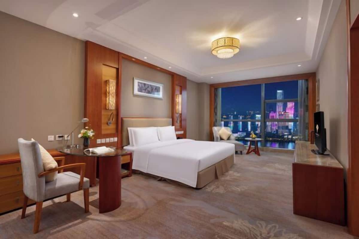 Hochwertige Bettwaren, Daunenbettdecken, Select-Comfort-Betten, Minibar
