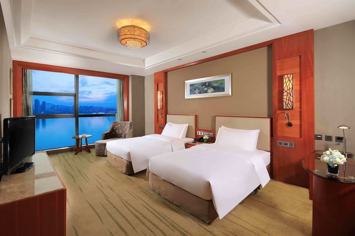 Hochwertige Bettwaren, Daunenbettdecken, Select-Comfort-Betten, Minibar