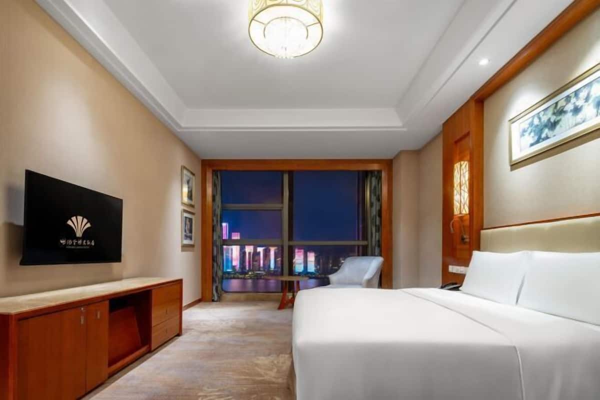 Hochwertige Bettwaren, Daunenbettdecken, Select-Comfort-Betten, Minibar