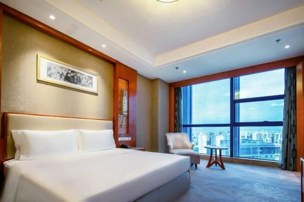 Hochwertige Bettwaren, Daunenbettdecken, Select-Comfort-Betten, Minibar