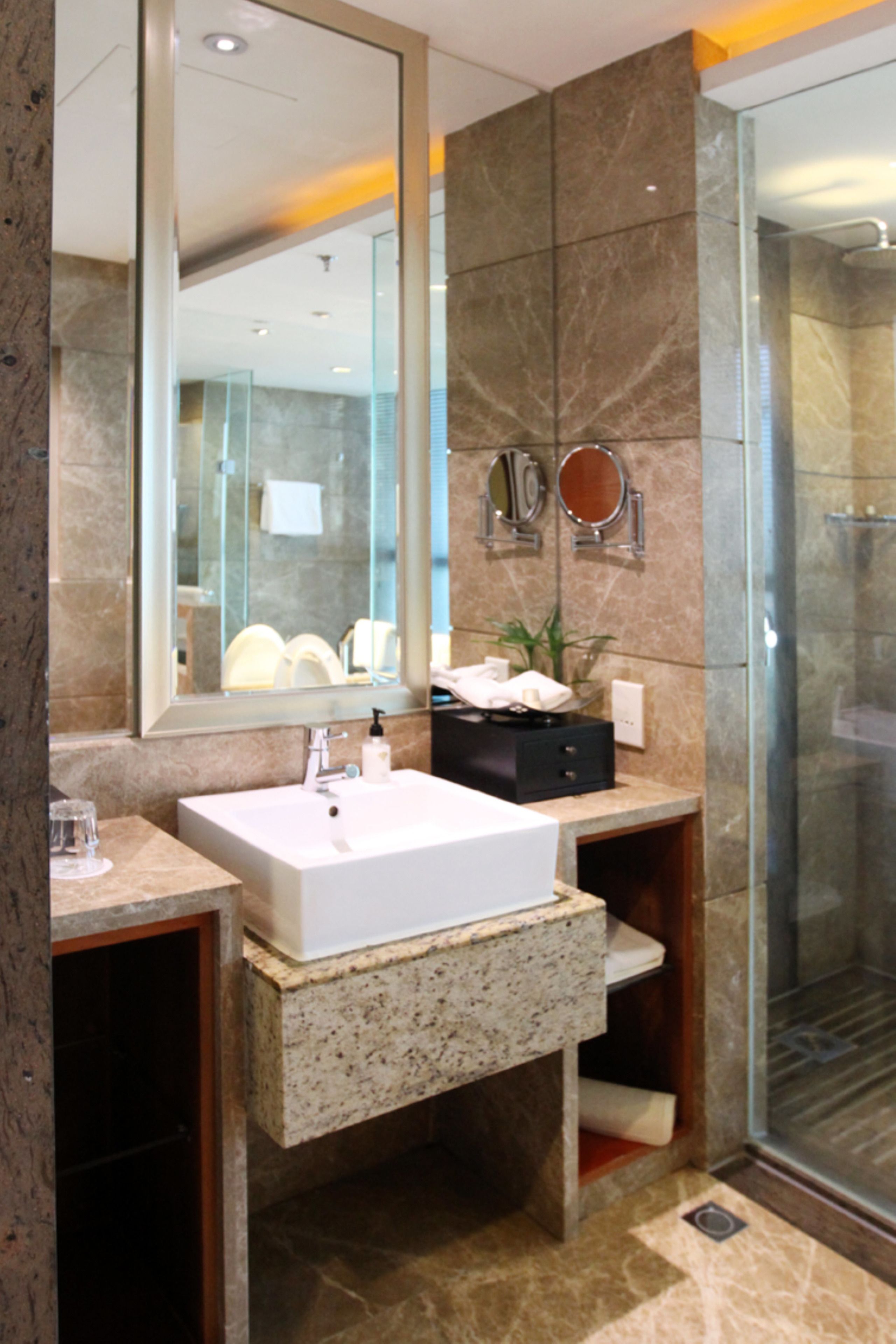 separate bathtub and shower, deep-soaking bathtub, rainfall showerhead