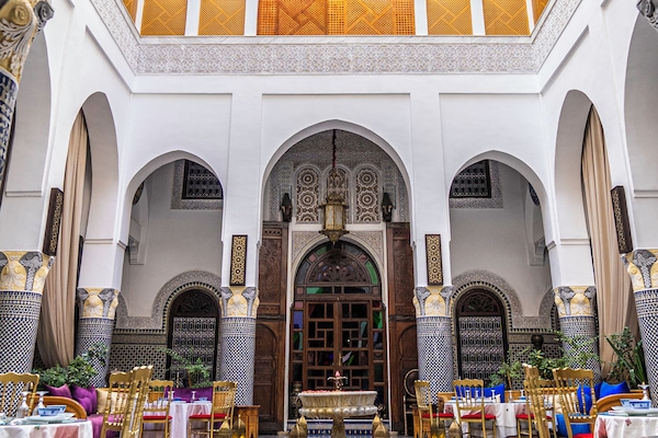 Sarapan dihidangkan, masakan Maghribi, tempat makan di kawasan terbuka