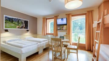 Zimmersafe, Schreibtisch, kostenloses WLAN, Bettwäsche