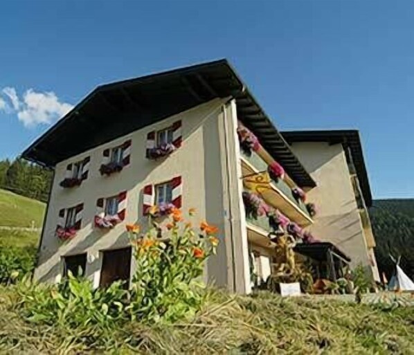 Front of property - Hotel JUFA St Martin (Sankt Martin am Tennengebirge)