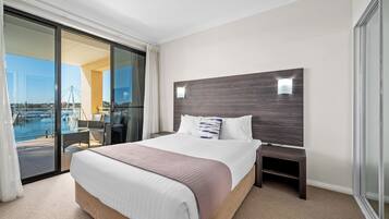 Bügeleisen/Bügelbrett, kostenloses WLAN, Bettwäsche, Wecker