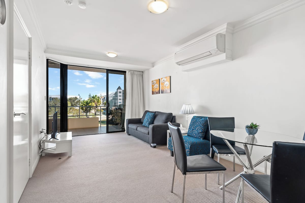 1 Bedroom Studio | Living area | Flat-screen TV, DVD player