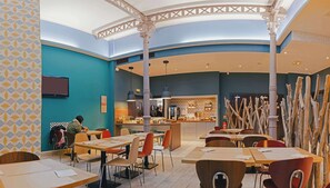 Daily buffet breakfast (EUR 15 per person) - Comfort Aparthotel Saint-Etienne (Saint-Etienne)