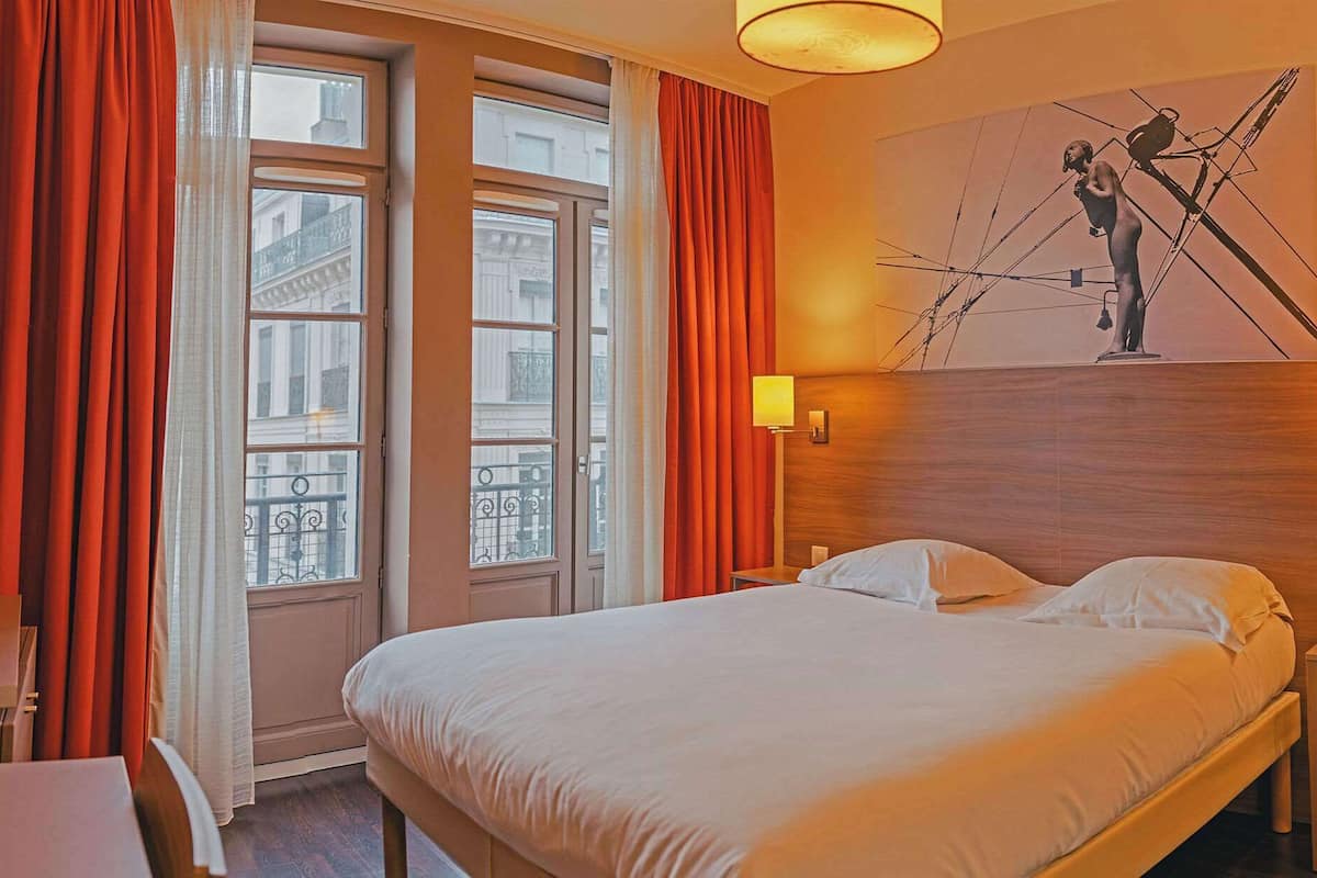 Studio double | Biancheria da letto di alta qualità, cassaforte in camera, una scrivania