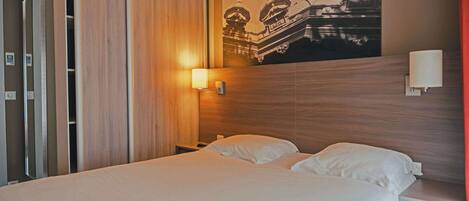 Premium bedding, in-room safe, desk, blackout drapes