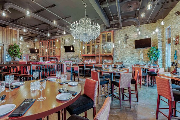 Bar (on property) - Embassy Suites Houston Downtown (Houston)