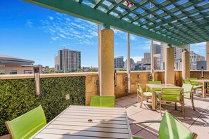 Terrace/patio - Embassy Suites by Hilton Houston Downtown Convention Center (Houston)