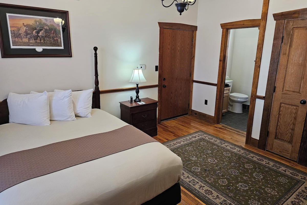2 bedrooms, premium bedding, down comforters, pillowtop beds