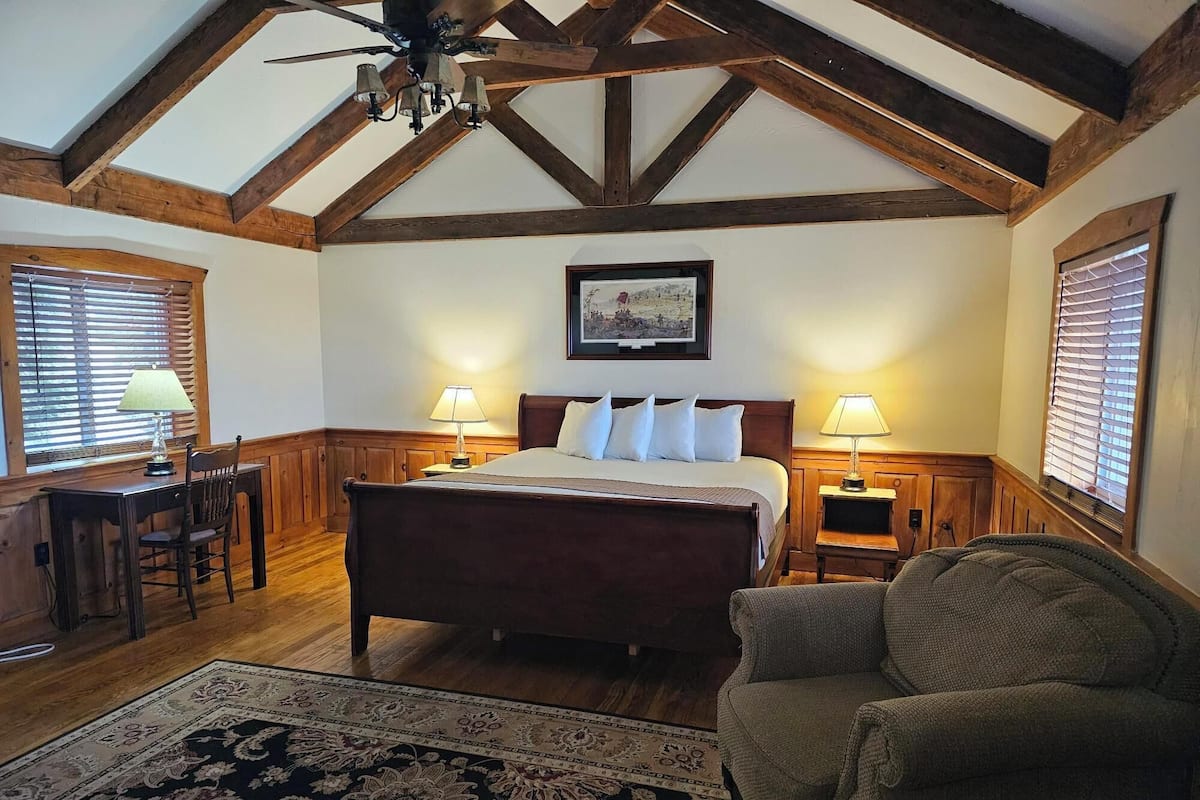 Captain | 2 bedrooms, premium bedding, down comforters, pillowtop beds