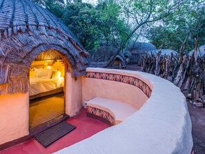 In-room safe, individually decorated, individually furnished, desk - aha Lesedi Cultural Village (Muldersdrift)