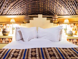 Caja de seguridad en la habitación y decoración personalizada 