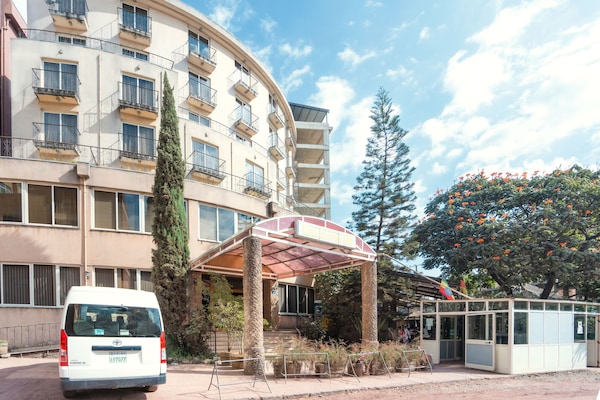 Vista frontal de la propiedad