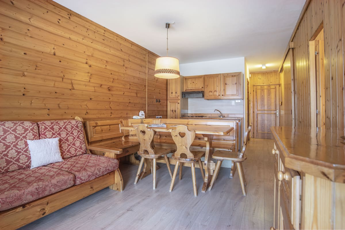 apartment, 2 bedrooms | living area | 22-inch tv with satellite channels