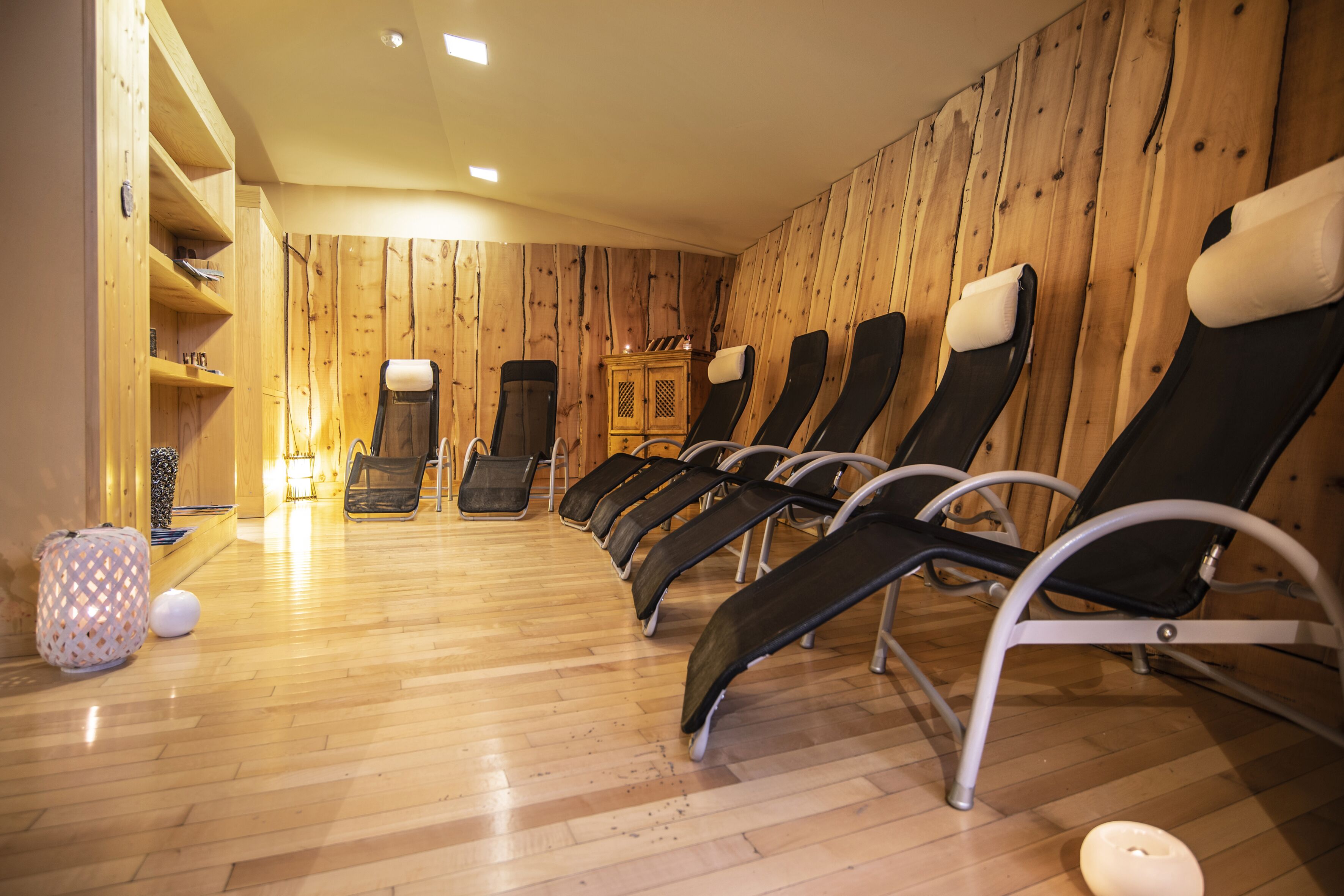 sauna, body treatments, hot stone massages, deep-tissue massages