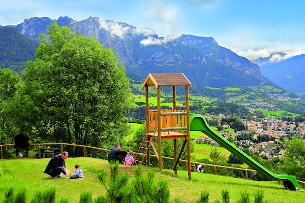 Children’s play area – outdoor