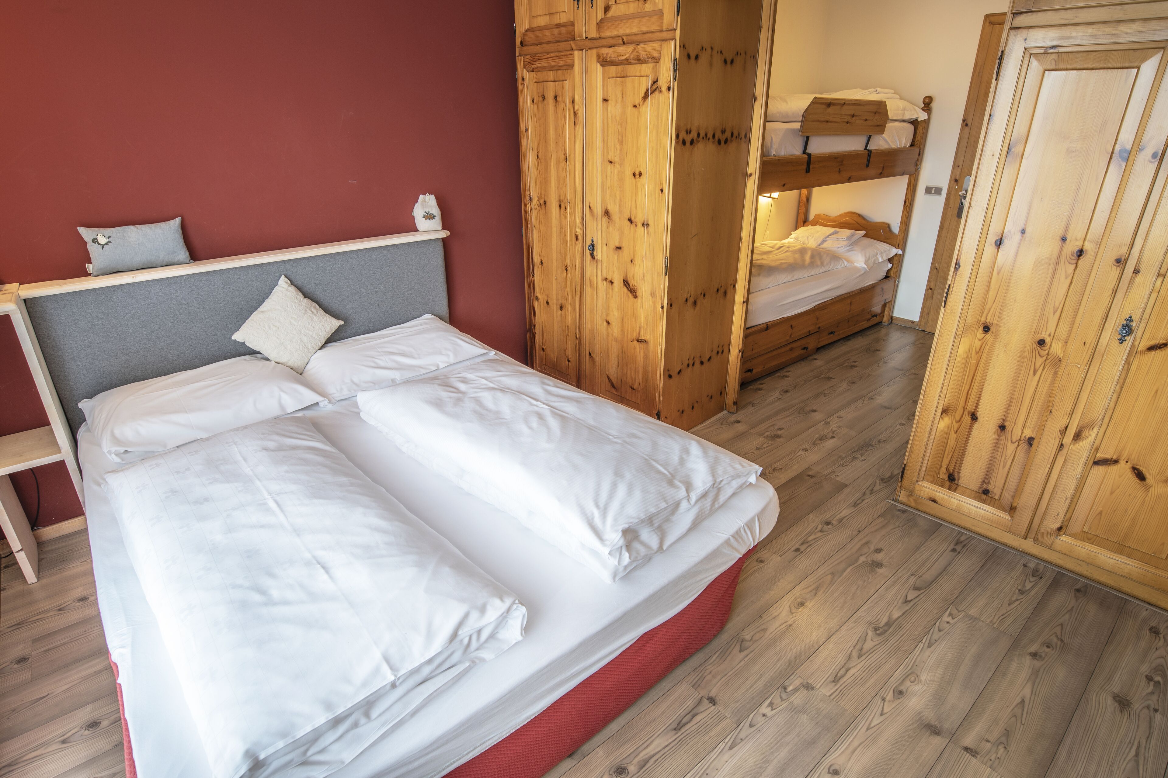 studio | in-room safe, desk, blackout curtains