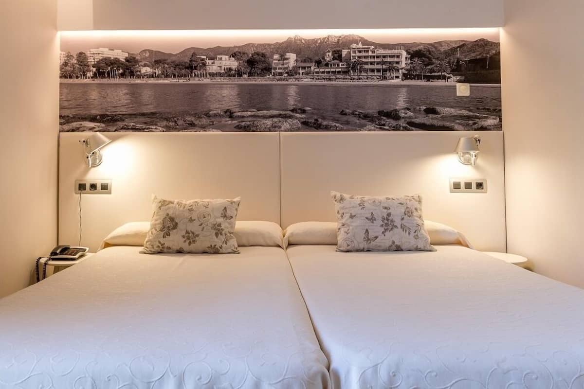 family room with terrace and balcony, partial ocean view | premium bedding, minibar, in-room safe, desk