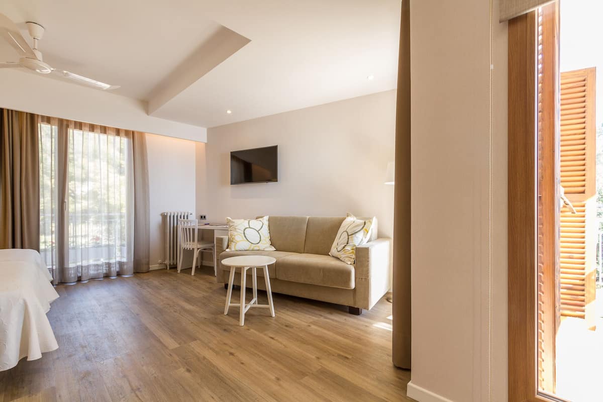 family room with terrace and balcony, partial ocean view | premium bedding, minibar, in-room safe, desk