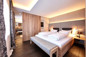 Suite – honeymoon, 1 kingsize-seng, fjellutsikt (Jungbrunnensuite) | Allergitestet sengetøy, dundyner, minibar og safe på rommet